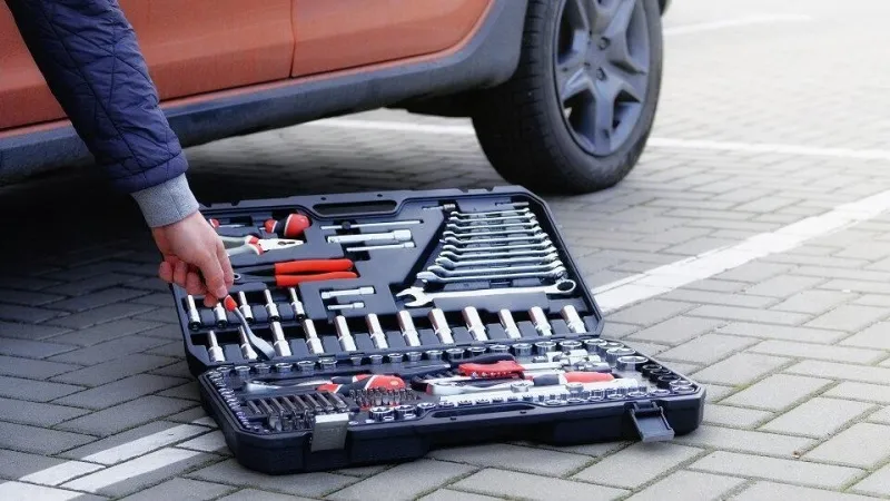 Необходимый набор инструментов для автомобиля